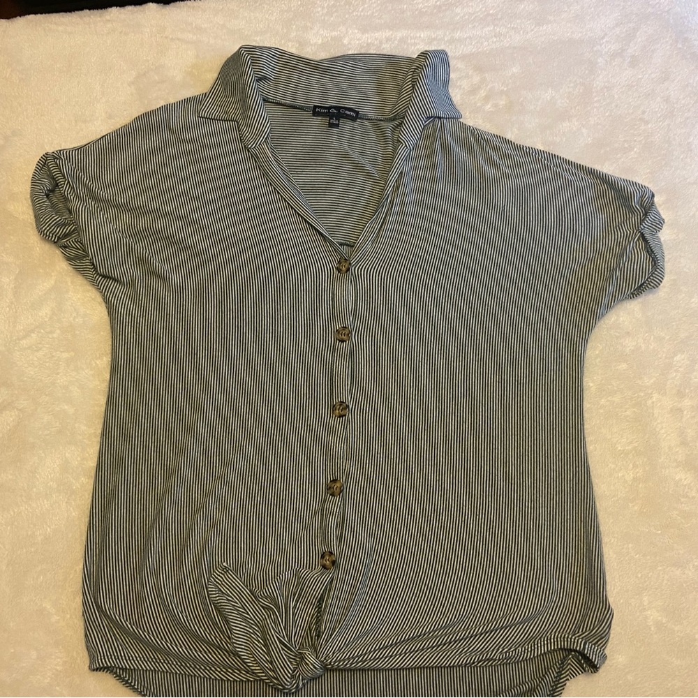 Kim and Cami vneck shirt with knot